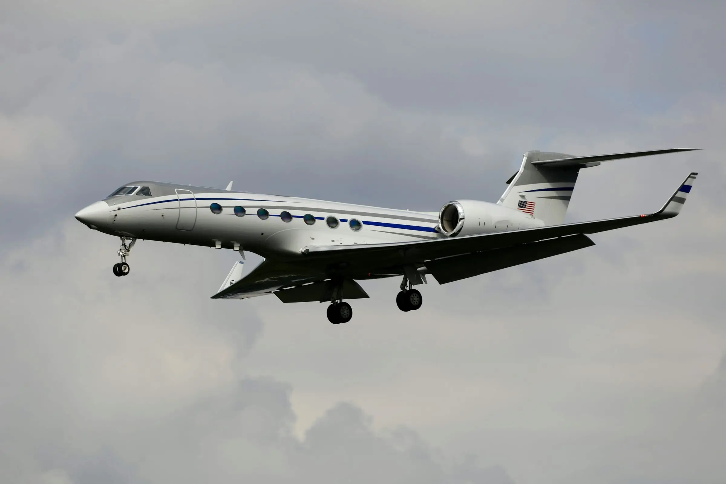 Large-Cabin / Long-Range Jets