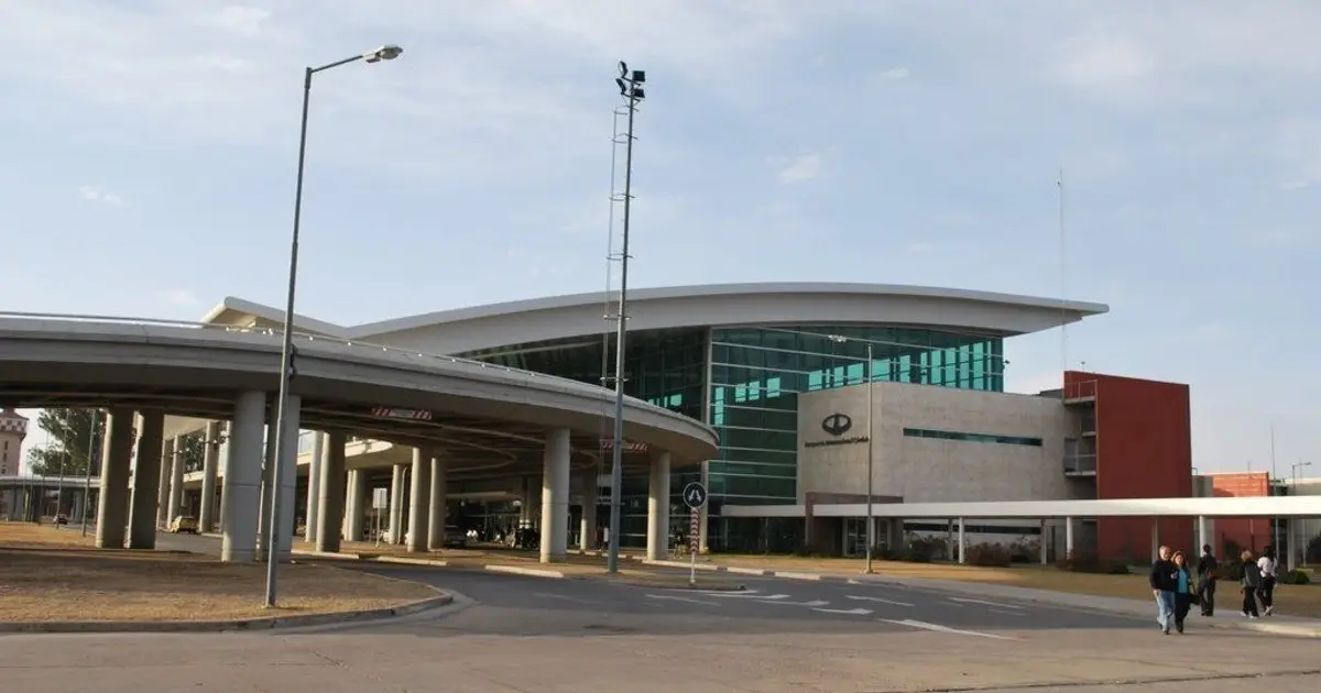 Córdoba International Airport terminal and its access viaduct